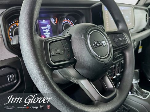 New 2025 Jeep Gladiator Sport image 30