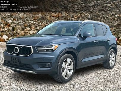 Used 2022 Volvo XC40 T5 Momentum
