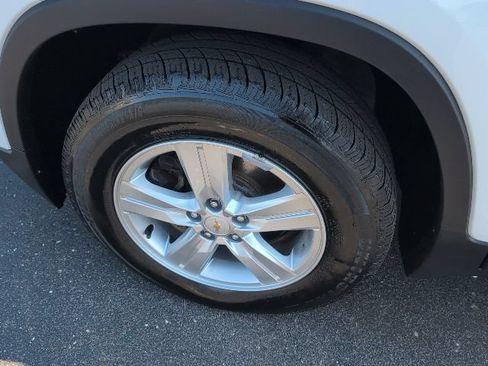 Used 2020 Chevrolet Trax LT w/ LT Convenience Package AWD/4WD image 15