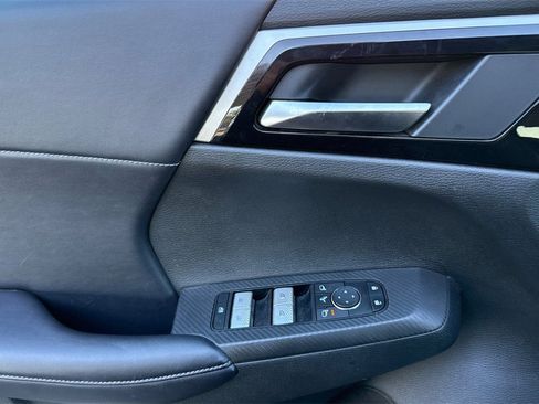 Used 2024 Mitsubishi Outlander FWD image 15