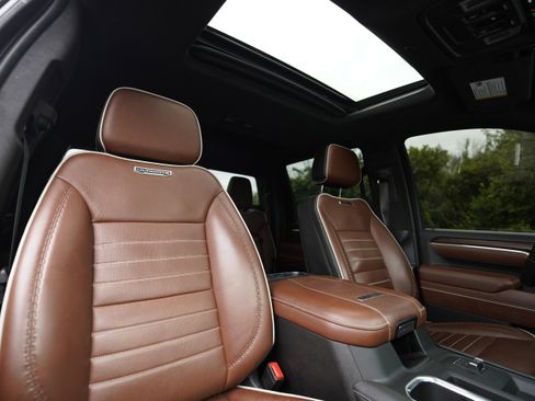 Used 2025 GMC Sierra 3500 Denali Ultimate image 11