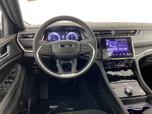 New 2025 Jeep Grand Cherokee L Altitude image 17