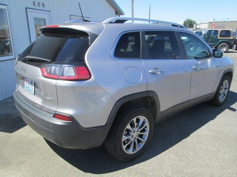 Used 2020 Jeep Cherokee Latitude Plus w/ Travel & Safety Group FWD image 3