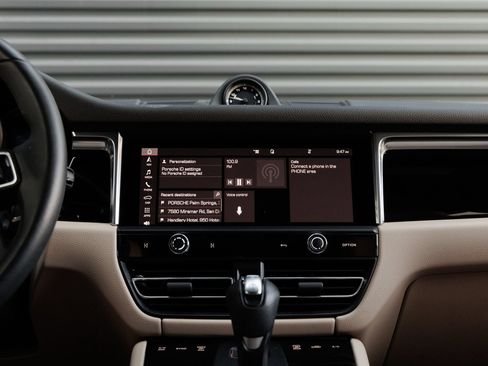 Certified 2026 Porsche Macan AWD/4WD image 20