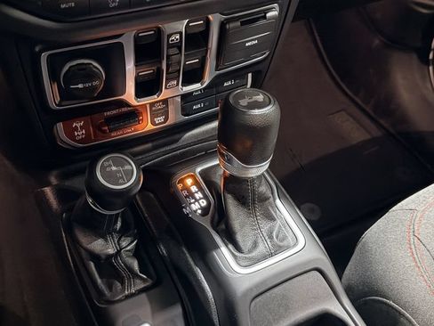 Used 2025 Jeep Wrangler Unlimited Rubicon AWD/4WD image 18