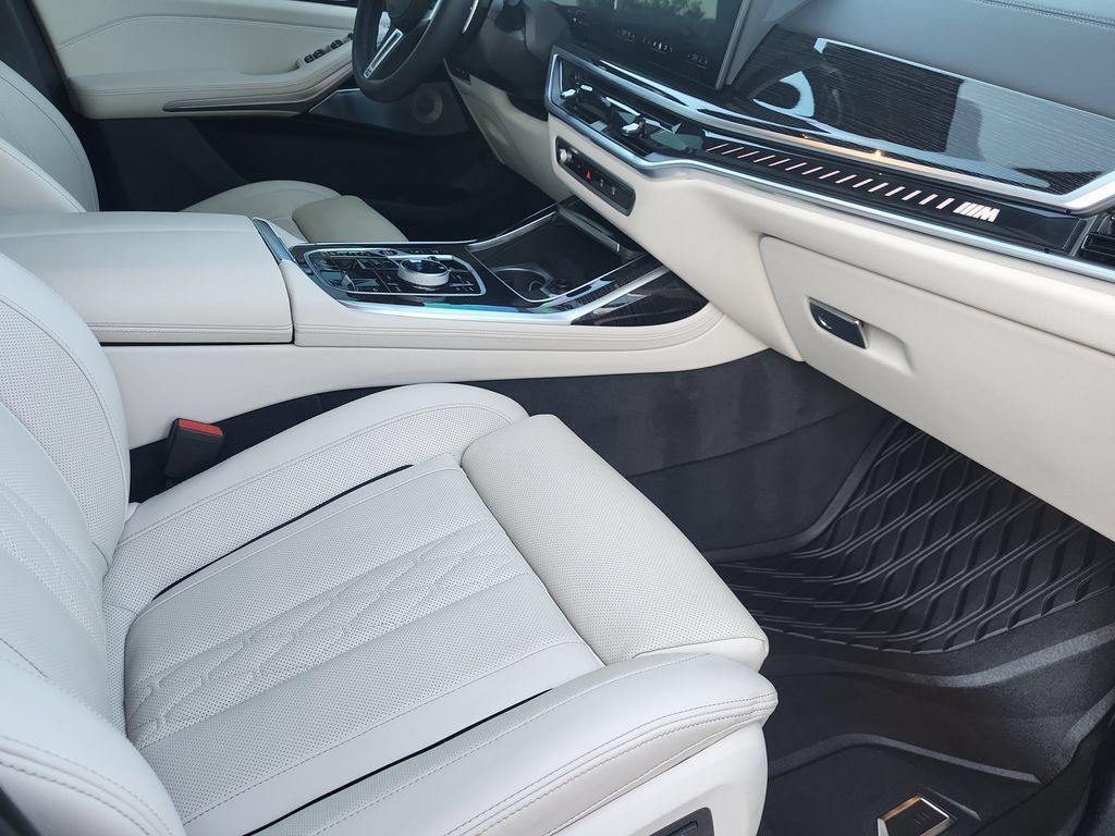 Used 2026 BMW X7 M60i AWD/4WD image 21