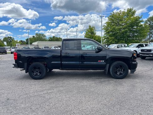 Used 2018 Chevrolet Silverado 1500 LT w/ Midnight Edition AWD/4WD image 2
