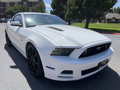 Used 2013 Ford Mustang GT Premium w/ Security Pkg RWD image 9