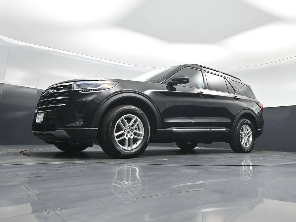 Used 2025 Ford Explorer Active AWD/4WD image 44