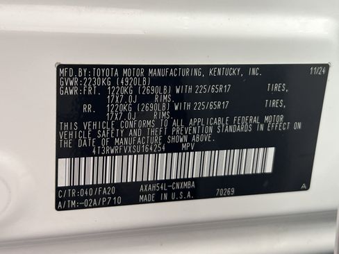 Used 2025 Toyota RAV4 XLE AWD/4WD image 30