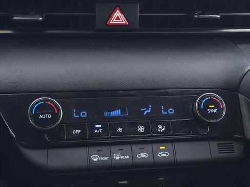 Certified 2025 Hyundai Elantra Sport FWD image 25