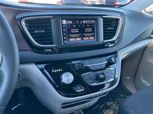 Used 2024 Chrysler Voyager LX FWD image 11