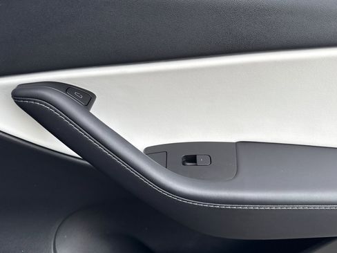 Used 2022 Tesla Model Y Long Range image 20