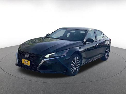 Used 2025 Nissan Altima 2.5 SV FWD image 7