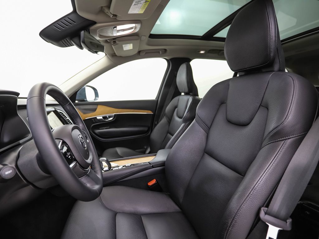 Used 2023 Volvo XC90 B5 Plus AWD/4WD image 11