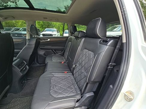 Used 2024 Volkswagen Atlas SEL Premium R-Line AWD/4WD image 16