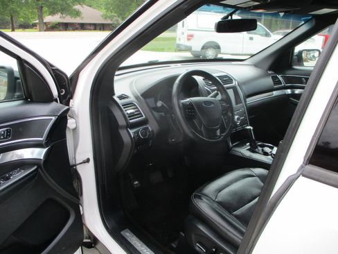Used 2016 Ford Explorer Limited image 16