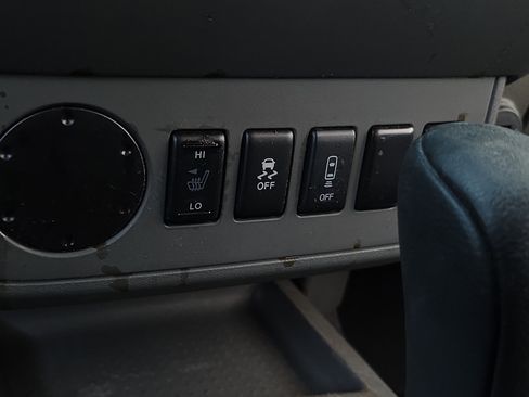 Used 2020 Nissan Frontier SV image 13