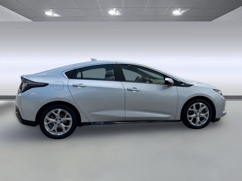 Used 2018 Chevrolet Volt Premier w/ Driver Confidence Package FWD image 7
