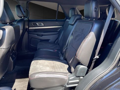 Used 2018 Ford Explorer XLT w/ XLT Appearance Package AWD/4WD image 13