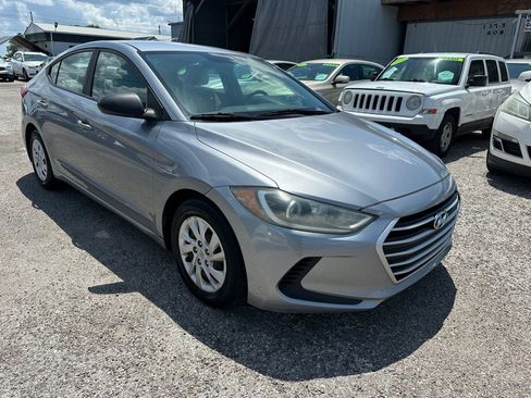 Used 2017 Hyundai Elantra SE FWD image 3