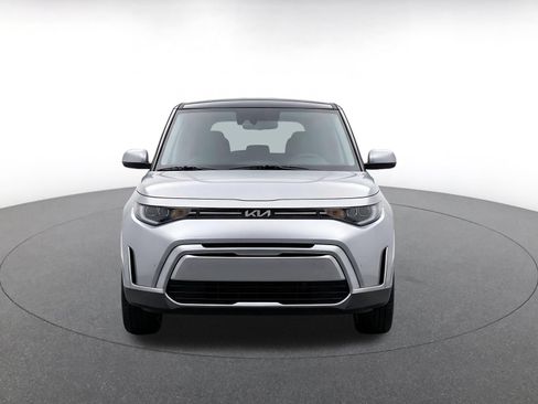 Used 2025 Kia Soul LX w/ LX Technology Package FWD image 2