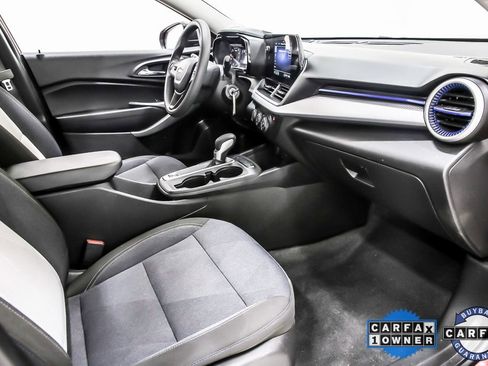 Used 2025 Chevrolet Trax LS w/ LS Convenience Package image 33