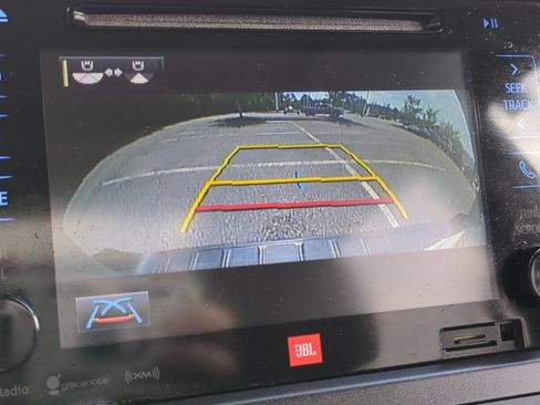 Used 2017 Toyota Sienna Limited Premium FWD image 21