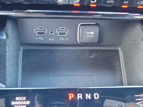 Used 2022 Jeep Grand Cherokee Overland w/ Luxury Tech Group IV AWD/4WD image 27