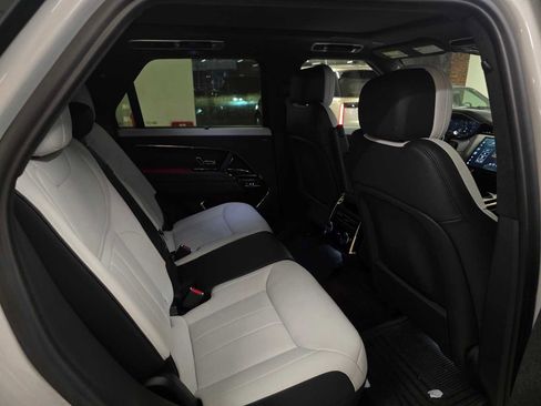 Used 2025 Land Rover Range Rover Sport Autobiography image 13