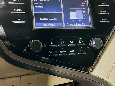 Certified 2019 Toyota Camry LE image 15