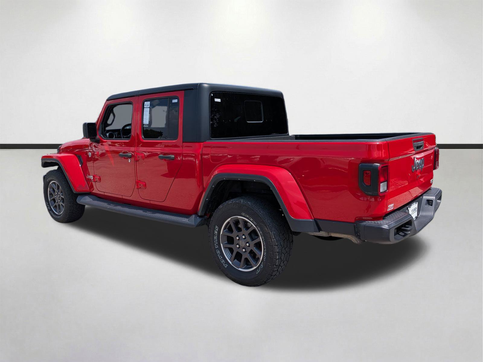 Used 2022 Jeep Gladiator Overland w/ Cold Weather Group AWD/4WD image 6
