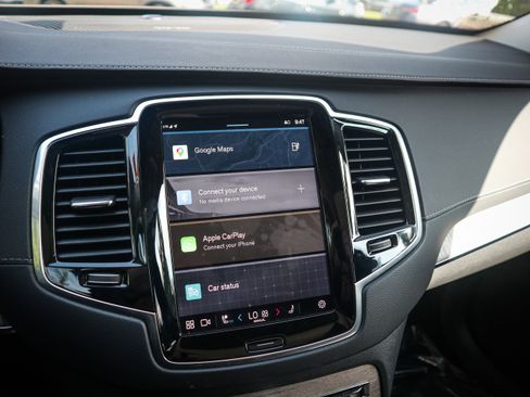 Used 2023 Volvo XC90 T8 Ultimate w/ Protection Package Premier image 23