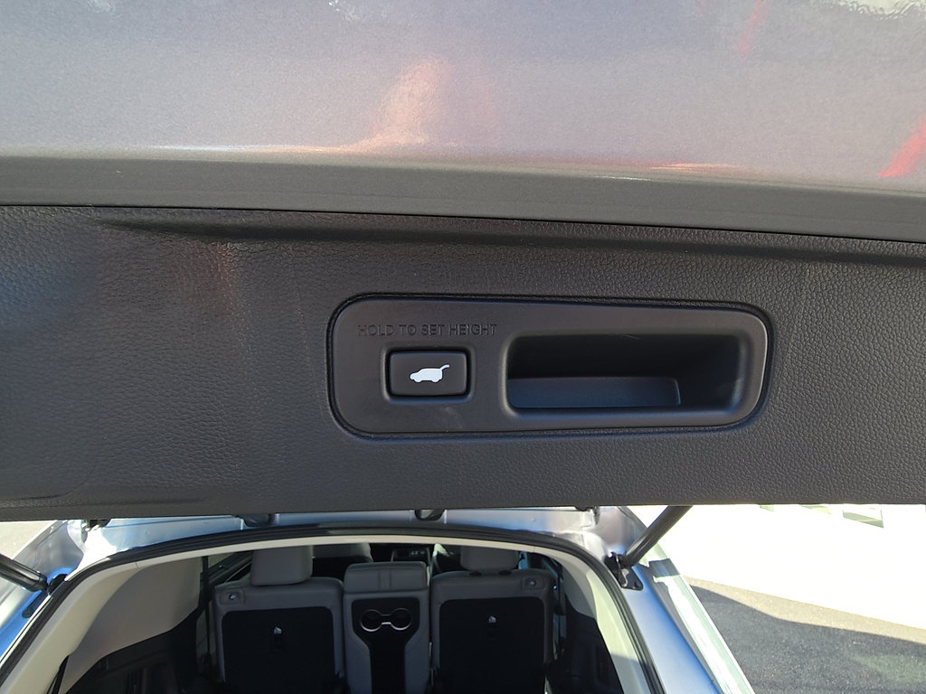 Used 2025 Honda Pilot Touring image 7