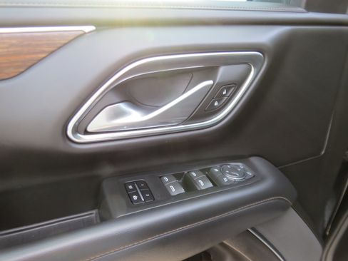 Used 2022 Chevrolet Suburban High Country image 19