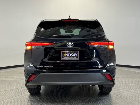 Used 2023 Toyota Highlander XLE image 7