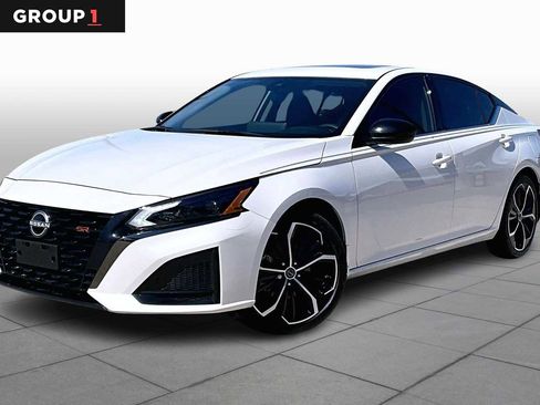 Used 2024 Nissan Altima 2.5 SR w/ SR Premium Package image 1