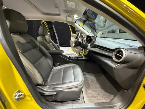 Used 2024 Chevrolet Trax ACTIV w/ Sunroof Package image 19