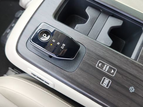 Used 2025 Nissan Ariya AWD image 25