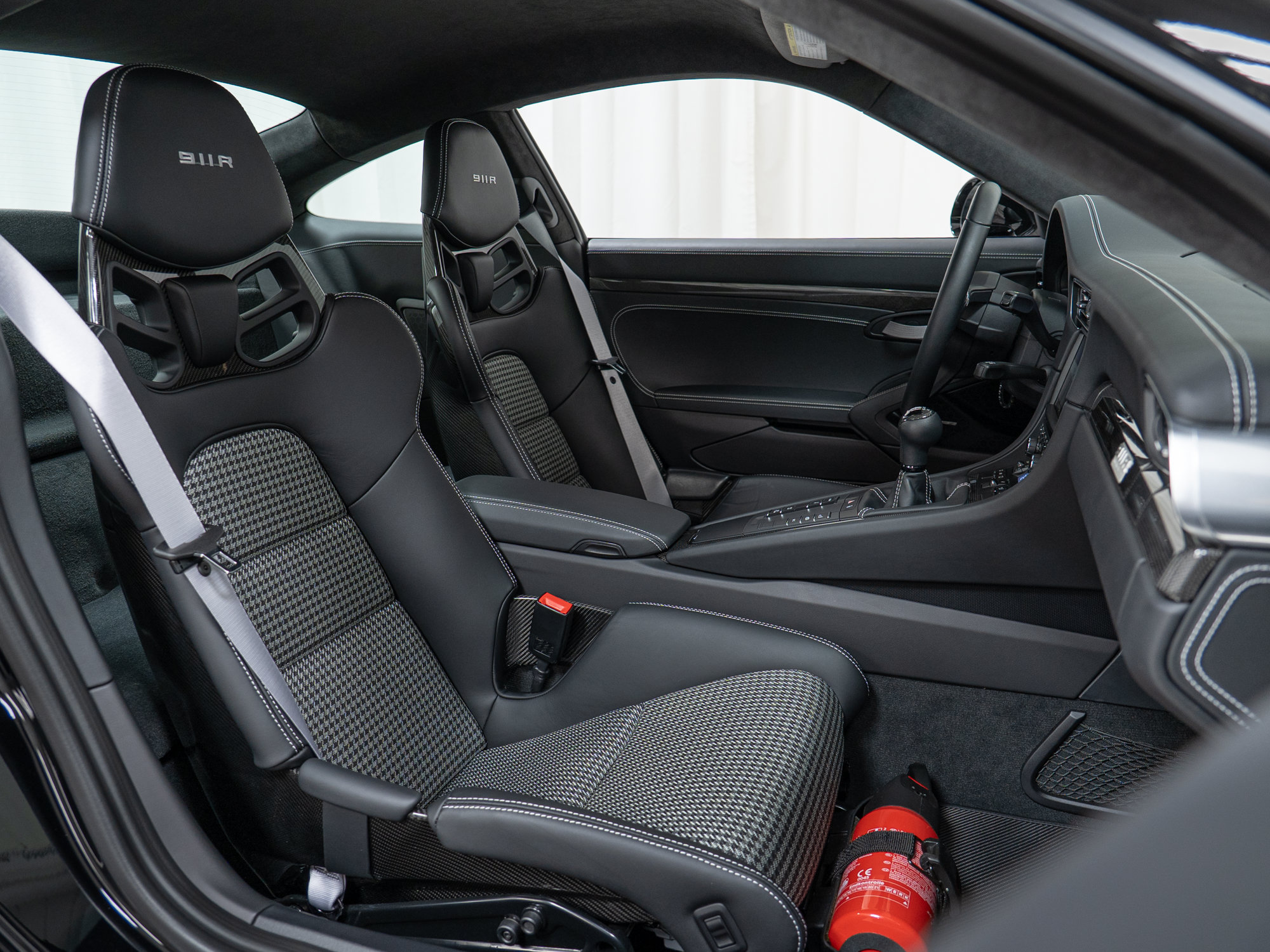 Used 2016 Porsche 911 R RWD image 45