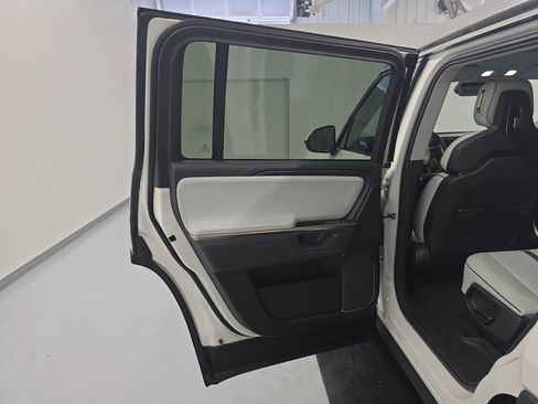 Used 2025 Rivian R1S Adventure AWD/4WD image 17
