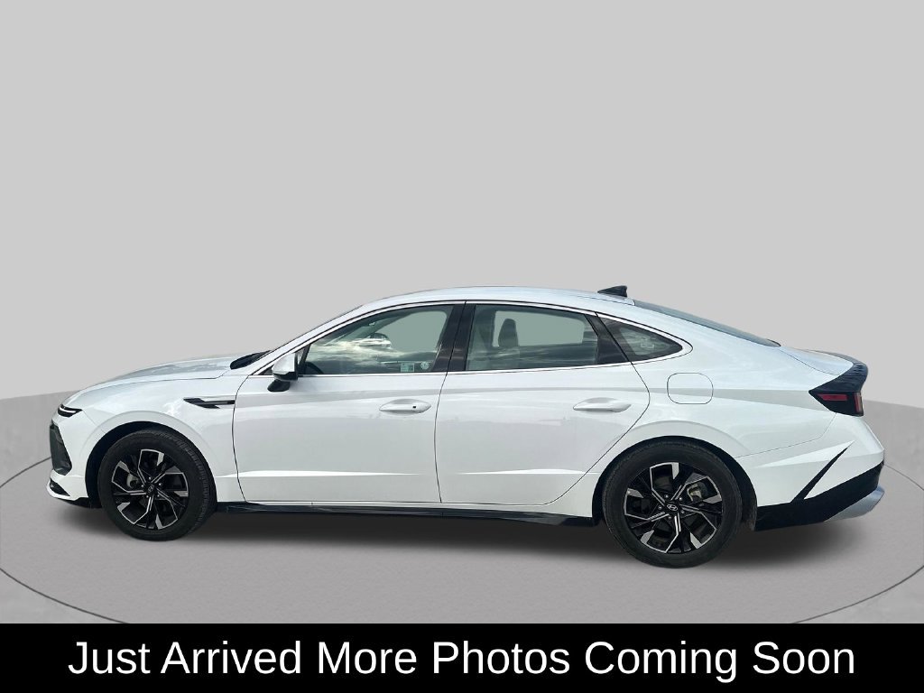 Used 2025 Hyundai Sonata SEL FWD image 2