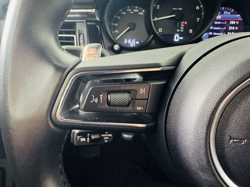 Used 2024 Porsche Macan AWD/4WD image 13