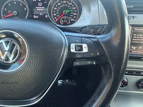 Used 2017 Volkswagen Golf SE FWD image 18