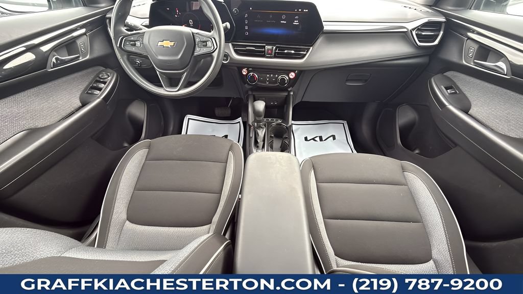 Used 2025 Chevrolet TrailBlazer LT AWD/4WD image 29