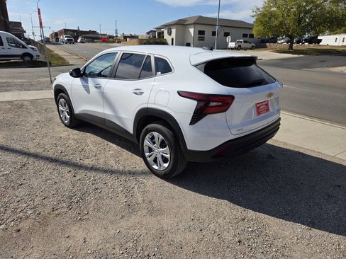 Used 2025 Chevrolet Trax LS image 19
