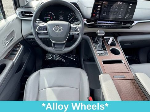 Used 2021 Toyota Sienna XLE w/ XLE Plus Package image 22