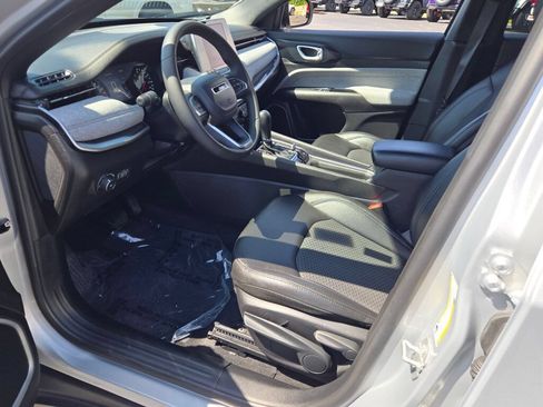 Certified 2025 Jeep Compass Latitude AWD/4WD image 28