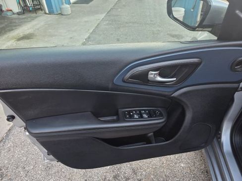Used 2015 Chrysler 200 S image 11