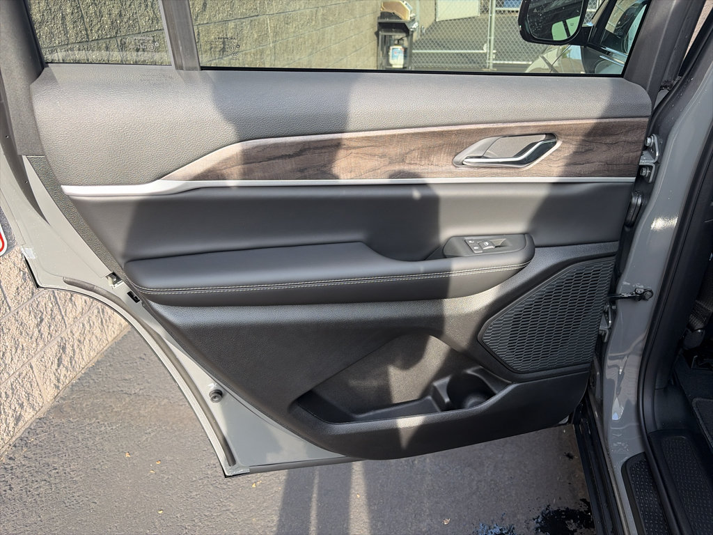 New 2027 Jeep Grand Cherokee L 4WD image 23